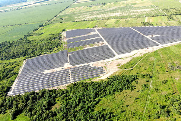 ニコル太陽光発電所 モジュール型番：SRP-330-6PA プロジェクト所在地：ウクライナ ニコル プロジェクト容量：13MW
